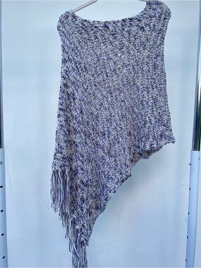 Y2K XOXO Tan Black & White Asymmetrical Fringe Knit Poncho One Size